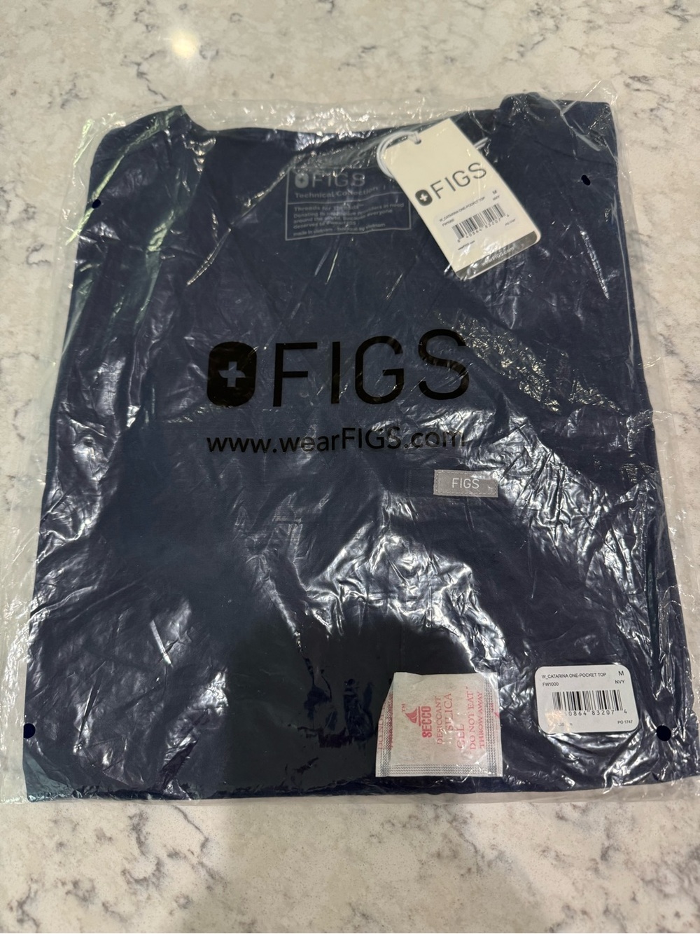 FIGS Women’s V Neck Navy Short Sleeve Scrub Tops M, In original package NWT